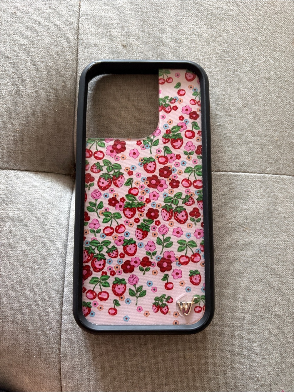 Pink Floral Strawberry Pattern Wilflower Phone Case - Iphone 16 pro